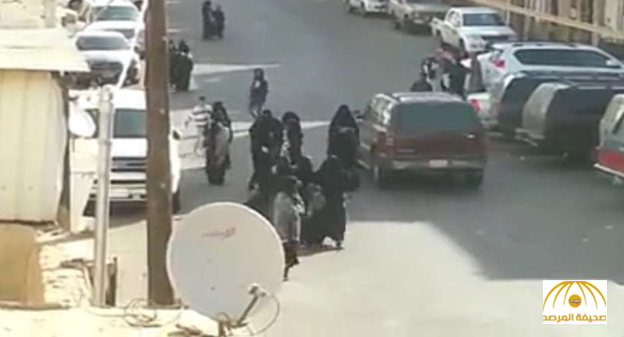 بالفيديو : شرطة محافظة خميس مشيط تطيح بمجموعة من الشبان تحرشوا بطالبات إحدى المدارس