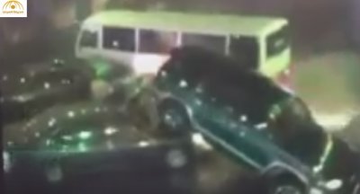 بالفيديو: حافلة تعترض طريق الملك فهد متسببة باصطدام كارثي.. و"المرور" توضح حقيقته