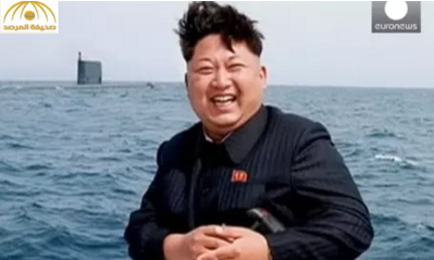 بالفيديو: زعيم كوريا الشمالية يبتسم أثناء تجربة إطلاق صاروخ باليستي