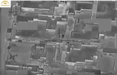 بالفيديو: لحظة تطاير الأموال من مبنى تابع لداعش بعد استهدافه بغارة أمريكية بالموصل