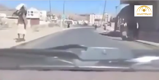 بالفيديو: يمني يجوب شوارع صنعاء مغنياً "لبيك يا سلمان"