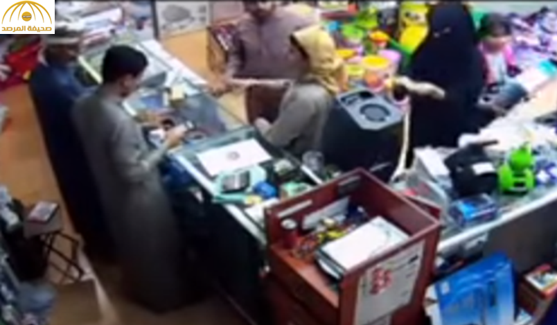 بالفيديو: فتاة صغيرة تسرق متجر "العاب"بطريقة ذكية