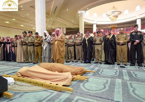 بالصور: سمو أمير القصيم يؤدي صلاة الجنازة على شهيد الواجب الرشيدي