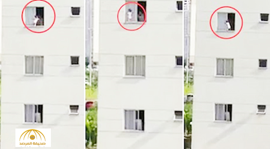 شاهد:لقطات مروعة لطفل يمشي على حافة نافذة في الدور الثالث