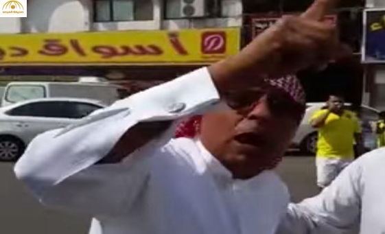 بالفيديو: مواطن يكشف تناوله لوجبة "صراصير" بأحد مطاعم جدة