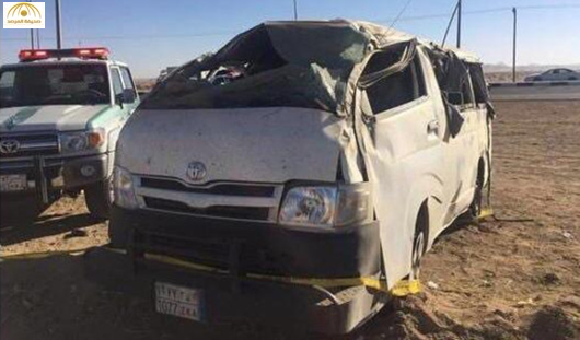 بالصور: مصرع وإصابة 11 طالبة على طريق "بيشة - خميس مشيط"