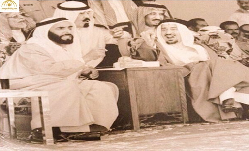 صورة نادرة تجمع خادم الحرمين مع الملك خالد والملك عبد الله والشيخ زايد آل نهيان