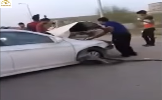 بالفيديو: شاب في جازان يحطم سيارته بمعاونة أصدقائه للحصول على قيمة التأمين