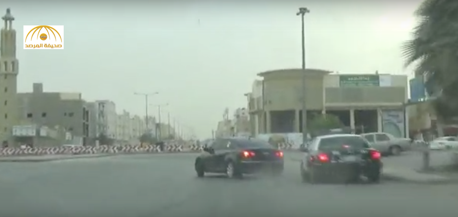 شاهد:شاب يفحط أمام دورية في الرياض