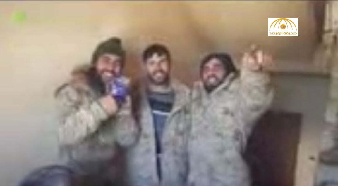 استهزاء عناصر من حزب الله بجيش النظام السوري