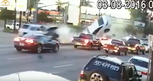 فيديو يوثق مشهد اصطدام عنيف يؤدي إلى قذف سيارة بالهواء