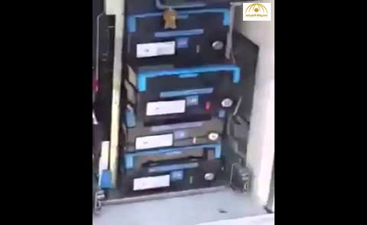 بالفيديو:شاهد رد فعل شاب سعودي تفاجأ بماكينة صراف مفتوحة أمامه؟!
