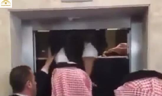 بالفيديو: إنقاذ طلبة جامعة الحدود الشمالية من مصعد علق بهم