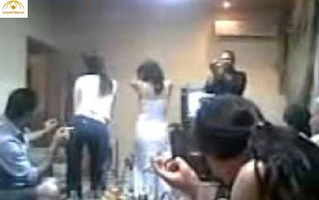 بالصور: ضبط 21 فتاة وشاب في حفلة ماجنة داخل بدروم فيلا بالطائف