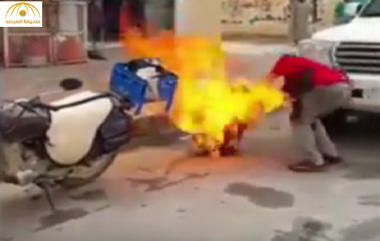 بالفيديو: عاملان يخمدان النار في أنبوبة غاز مشتعلة قبل انفجارها بجدة