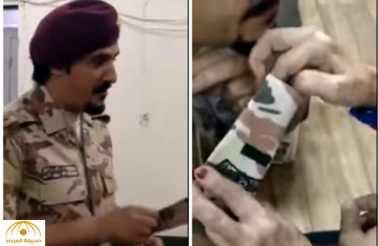 بالفيديو:عسكري يدخل الفرحة على قلب أمه ويدعوها لتقليده رتبته الجديدة