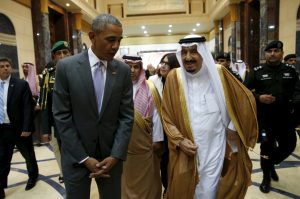 U.S. President Barack Obama walks with Saudi King Salman at Erga Palace upon arriving for a summit meeting in Riyadh, Saudi Arabia April 20, 2016. REUTERS/Kevin Lamarque