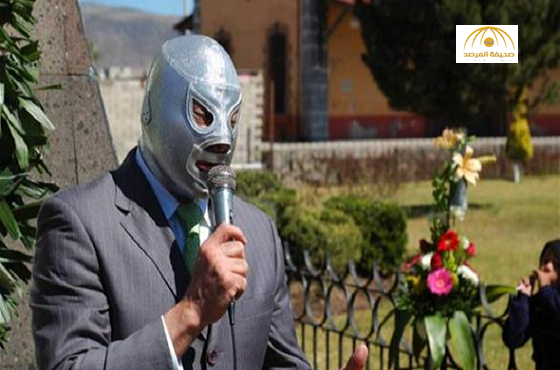 مصارع مكسيكي يمثل أمام المحكمة دون نزع قناعه