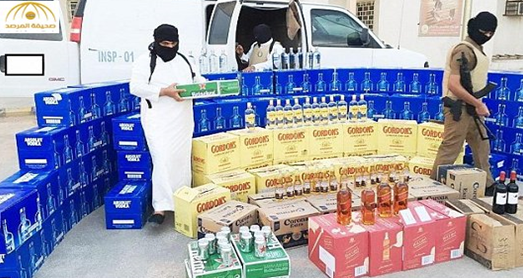 بالصور:ضبط مركبتين حاولتا تهريب 2874 زجاجة مسكر خارجي إلى الرياض