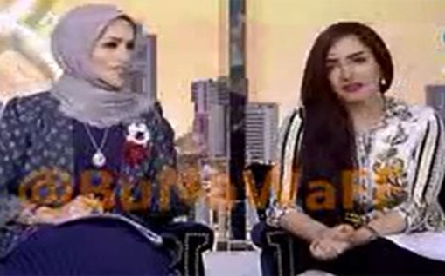 بالفيديو: "مخامط على الهواء" بين مذيعتين بتلفزيون الكويت أمام الضيف!