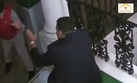 بالفيديو: لص يسرق ساعة رولكس من يد رجل خلال ثوان