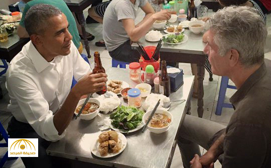 بالصور:أوباما يتناول العشاء مع الكاتب أنتوني بوردين بمطعم شعبي بفيتنام دون حراسة