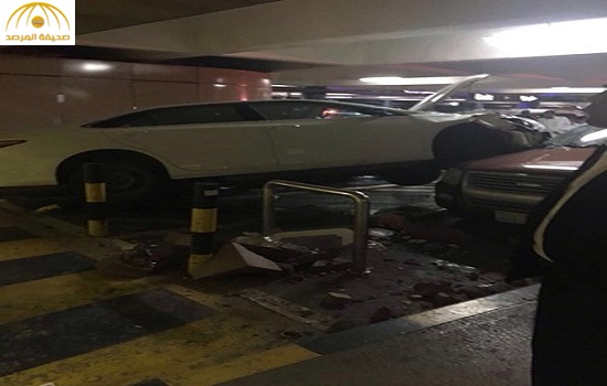 بالصور:سيارة مسرعة تقتحم إحدى مواقف مطار الملك خالد