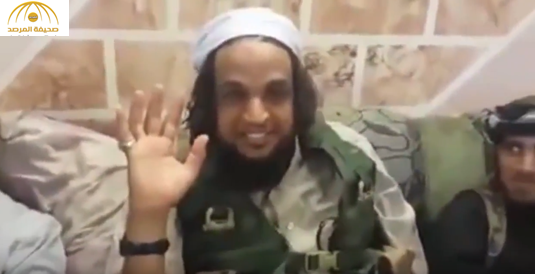 بالفيديو: القبض على "داعشي" كان يشتري «سبايا» متنكراً في زي نسائي