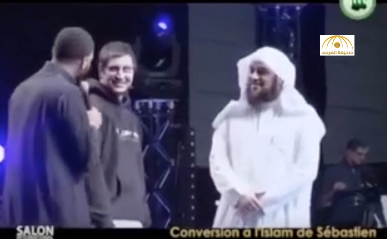 بالفيديو: الشيخ  "العريفي" يفشل في إقناع شاب غير مسلم بالقرآن
