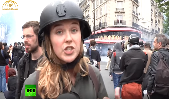 بالفيديو: شاهد..ماذا حصل لمذيعة روسية أثناء تغطيتها احتجاجات في باريس