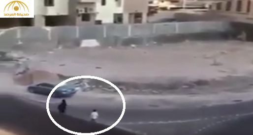 كشف حقيقة "فيديو" اعتداء سعودي على  فتاة كويتية في الشارع وسبب سرقته لـ"حقيبتها"