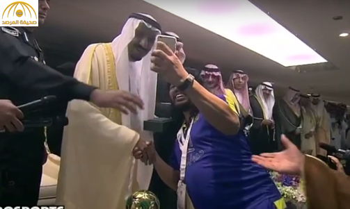 بالفيديو: شاهد "هيجيتا" يلتقط سيلفي مع "الملك سلمان"