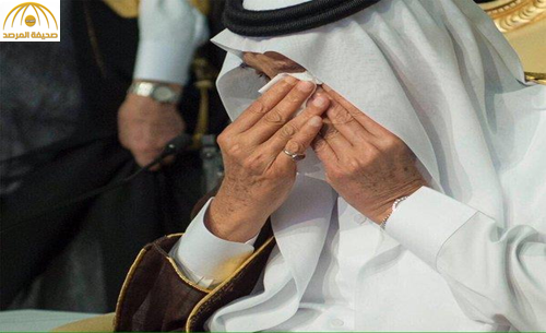 بالصور: الملك سلمان يبكي متأثراً في حفل تخرج ابنه راكان