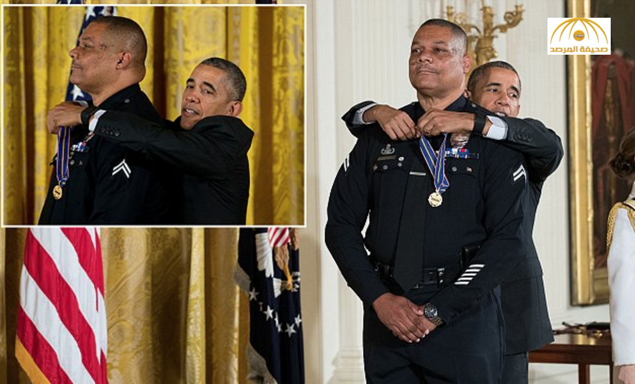 بالصور : موقف كوميدي للرئيس أباما أثناء حفل تكريم لضباط بشرطة لوس أنجلوس