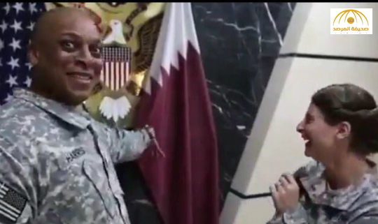 بالفيديو : شاهد جندي أمريكي يسخر من علم دولة قطر !