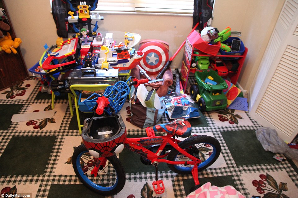 353C14B200000578-3639587-A_Spiderman_bike_is_among_the_many_toys_in_the_apartment_-a-18_1465843592186