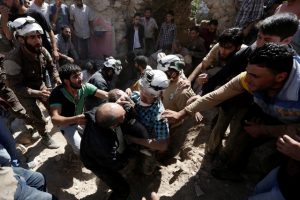 ATTENTION EDITORS - VISUAL COVERAGE OF SCENES OF INJURY OR DEATH    Civil defence members carry the body of a dead child at a site hit by airstrike in the rebel-controlled area of Maaret al-Numan town in Idlib province, Syria, June 12, 2016. REUTERS/Khalil Ashawi