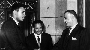 Heavyweight boxer Muhammad Ali (left) shakes hands with Egyptian President Gamal Abdel Nasser (1918 - 1970, right), watched by Ali's manager Jabir Herbert Muhammad (1929 - 2008, centre), circa 1964. Jabir Herbert Muhammad is the son of Elijah Muhammad, leader of the Nation of Islam. (Photo by Keystone/Hulton Archive/Getty Images)