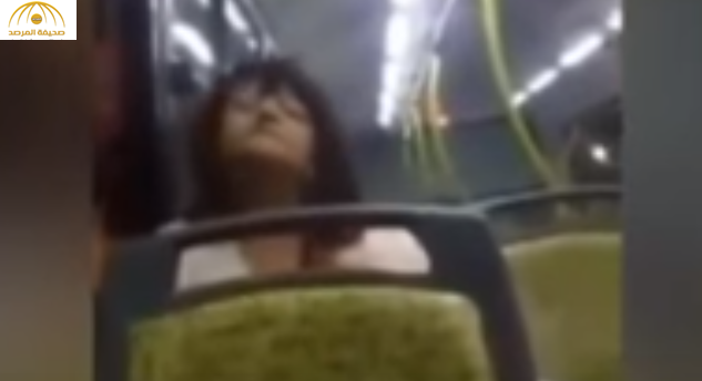 بالفيديو: امرأة مسكونة تثير الرعب بين ركاب حافلة