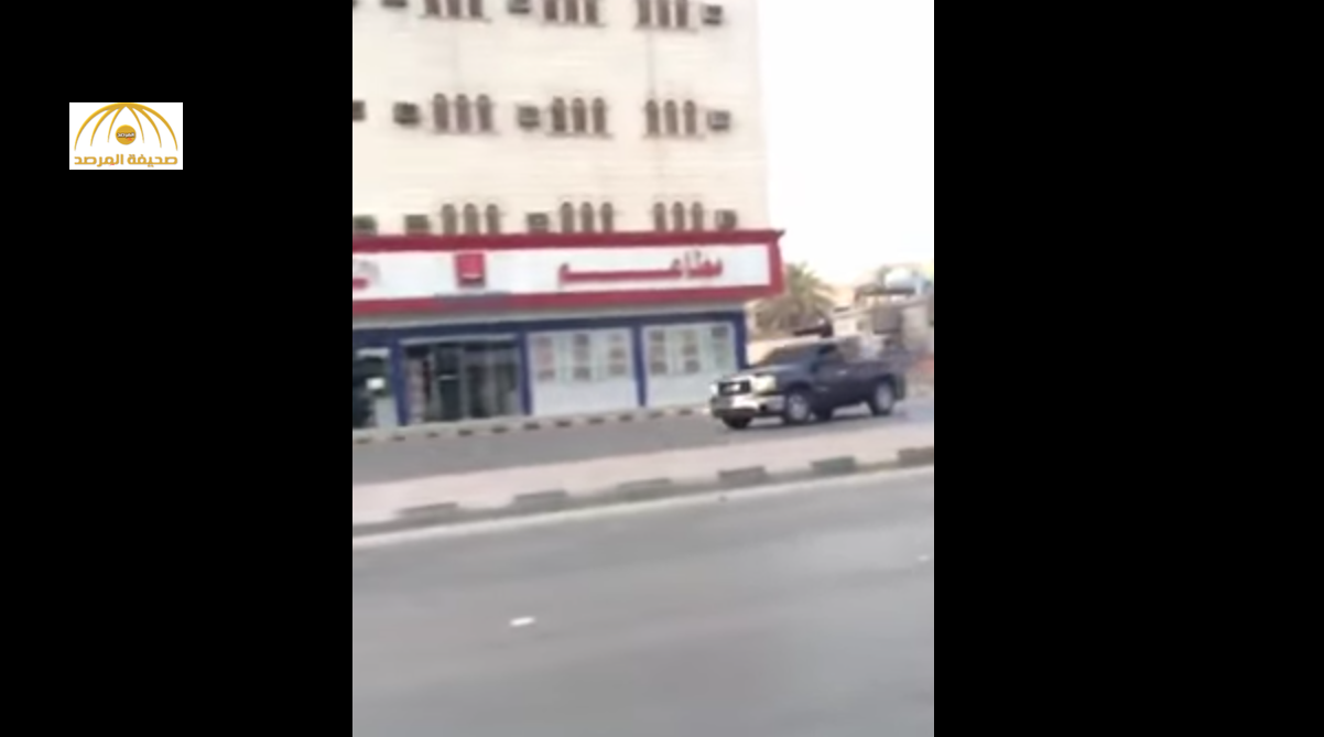 بالفيديو : شاهد مطاردة دورية أمنية لـ"مفحط" هارب