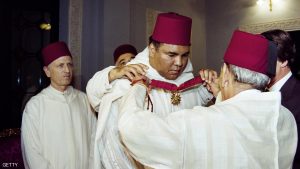 Moroccan King Hassan II (R) decorates former World Heavyweight Champion Muhammad Ali during a ceremony in the Royal Palace in Rabat on January 15, 1998. The former Cassius Clay was visiting Morocco for four days at the king's invitation to participate in royal ceremonies for the holy fasting month of Ramadan. (Photo credit should read ABDELHAK SENNA/AFP/Getty Images)