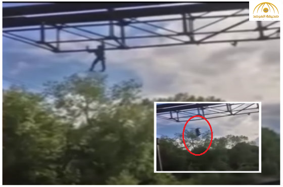 بالفيديو:شاب يسقط من جسر بعد التقاط سيلفي