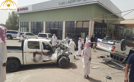 بالصور: سعودي يقتحم وكالة سيارات بمركبته بوادي الدواسر ویصیب عدداً من العاملين فيها