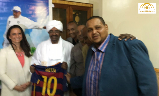 ميسي لم يهد الرئيس السوداني قميصه والسيدة الإسبانية ضحكت على الجميع - صور