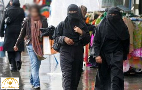 محاكمة سبعينية حطمت تمثال "الحجاب" وطالبت بطرد السعوديين من بريطانيا