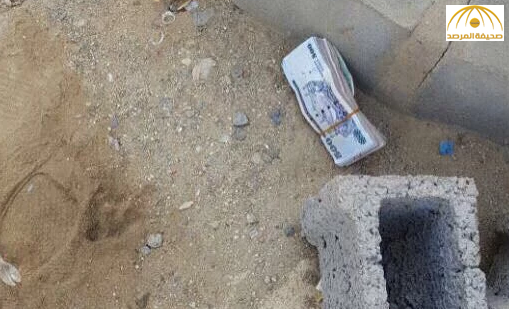 بالصور: مواطن يجد رزمة فلوس من فئة 500 ريال بعد عملية سرقة صراف آلي في خيبر
