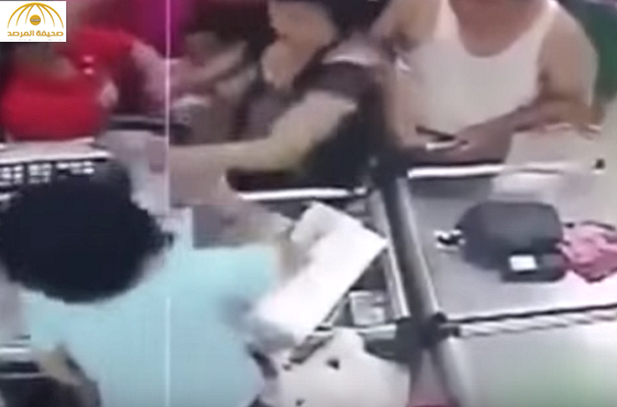 بالفيديو:انتحار موظفة "كاشير" بعد تعرضها للضرب من الزبائن