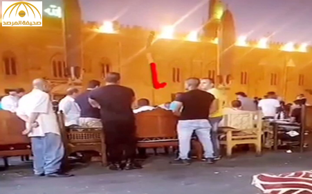 فيديو: شاهد.. سائح خليجي يستأجر6 “ بودي جارد” أثناء تجوله في القاهرة