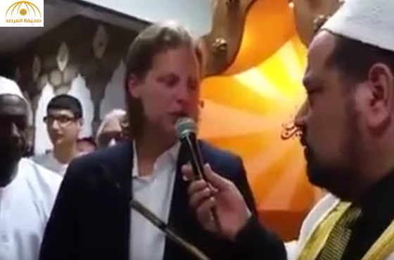 بالفيديو: ”أشعر بالسلام عندما أكون في المسجد".. صحفي ألماني شهير يعلن إسلامه