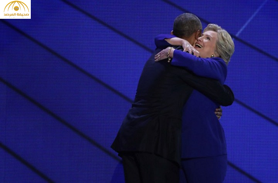 بالفيديو: أوباما يعانق هيلاري كلينتون بحضور زوجها
